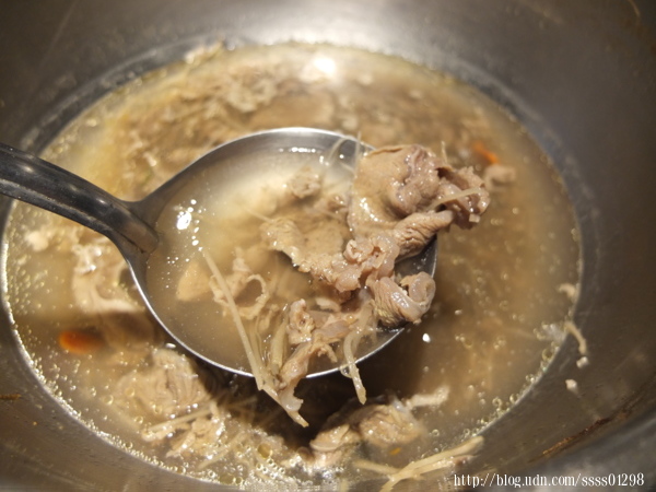 裝一碗熱騰騰的牛肉湯來喝也滿合適的。