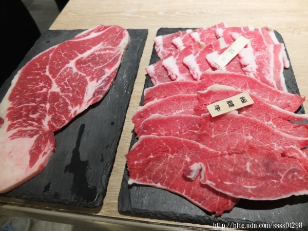 牛肉類的選擇性不少，而且以價錢來看，提供的牛肉品質和份量真的表現很好！第一次來「小琉球燒肉王」的燒烤經驗很愉快！