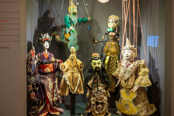 木偶劇場展示的各國木偶，抱括台灣來的布袋戲偶
