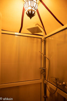 帳篷內的浴室
