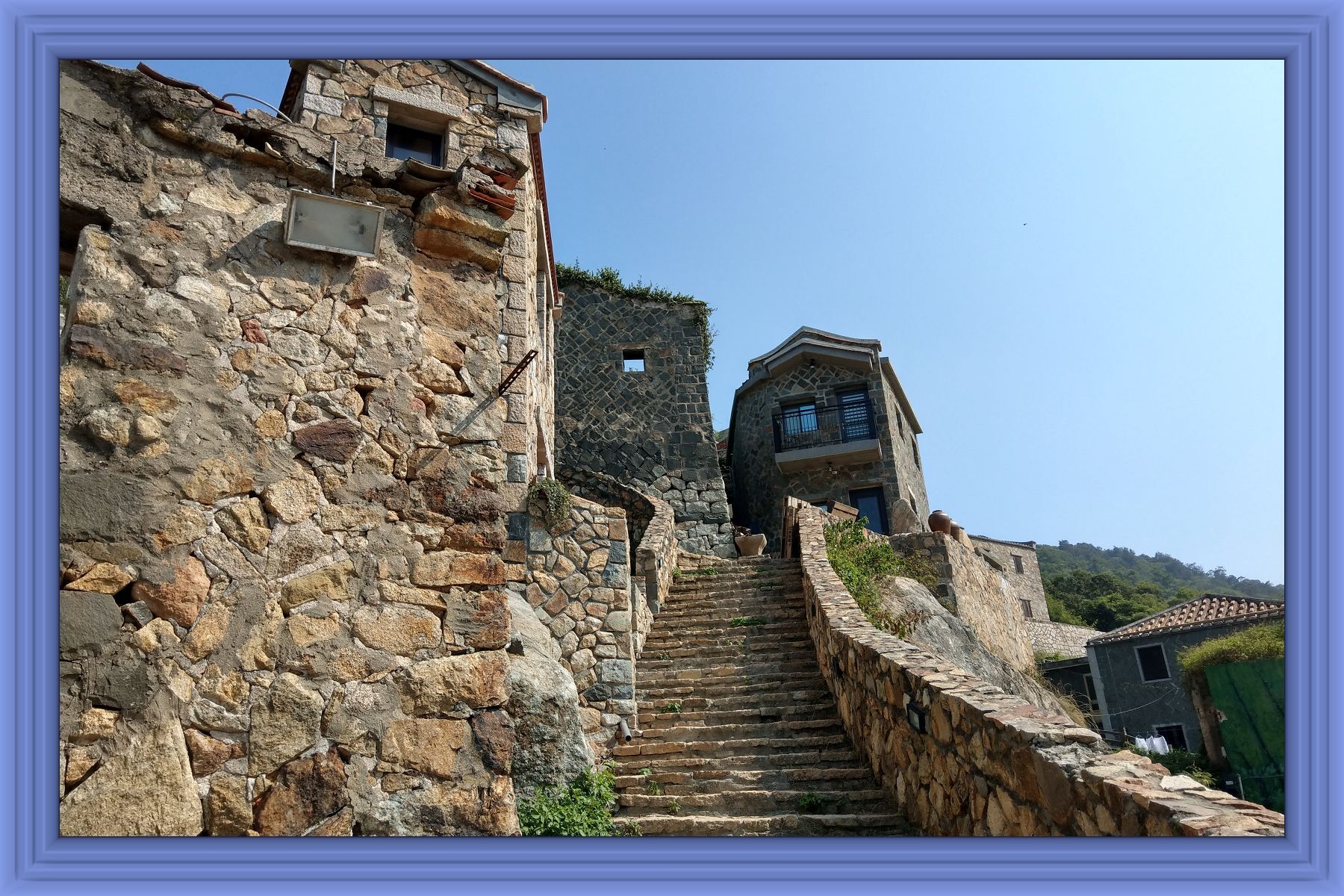 碉堡旁之階梯與閩東建築群